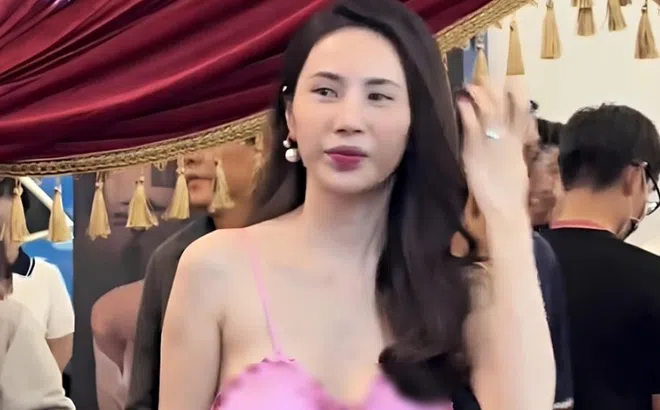 Thủy Tiên diện mốt đồ ngủ bình dân dự sự kiện