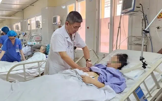Chủ quan với sốt virus, người phụ nữ phải lọc máu liên tục 72 giờ