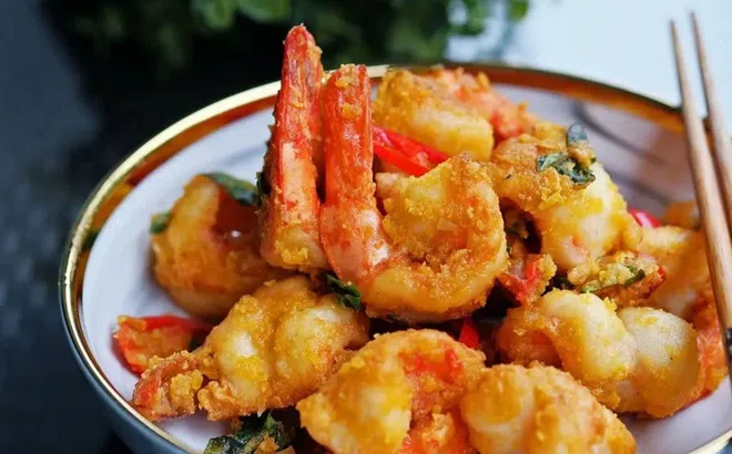 Công thức làm món tôm chiên sốt trứng muối ngon miệng