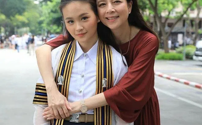 Con gái Madam Pang theo đuổi phong cách thanh lịch