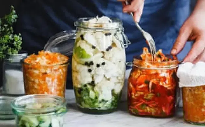 Thực phẩm dễ hỏng khi trời nồm ẩm, cách nào bảo quản an toàn?