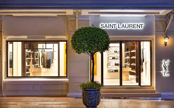 Saint Laurent trở lại với cửa hàng kiến trúc Âu - Việt
