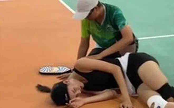 Chơi pickleball bị gãy xương đùi, bác sĩ cảnh báo nguy hiểm