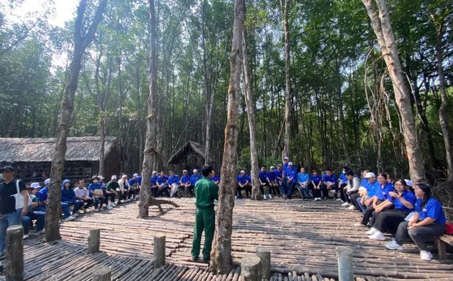 Vietluxtour giới thiệu chùm tour 30/4 tại VITM 2025