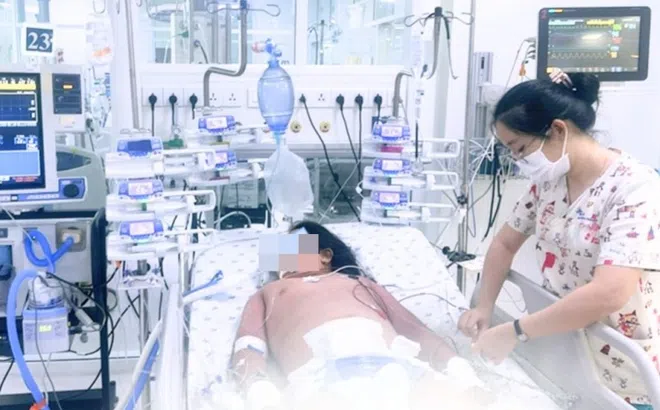 Sau 3 ngày sốt, bé gái ở TP.HCM rơi vào nguy kịch
