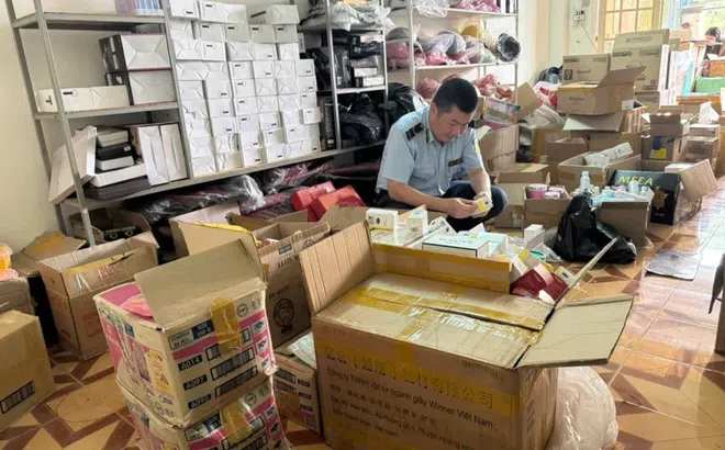 Tạm giữ hơn 2.000 sản phẩm mỹ phẩm không rõ nguồn gốc xuất xứ