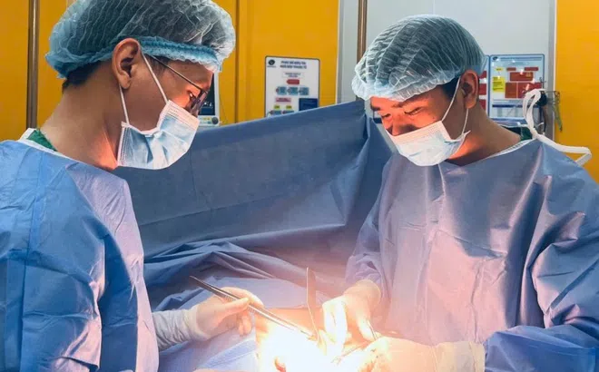 Nam thanh niên ở TP.HCM rách bụng, lộ đại tràng sau va chạm xe ba gác