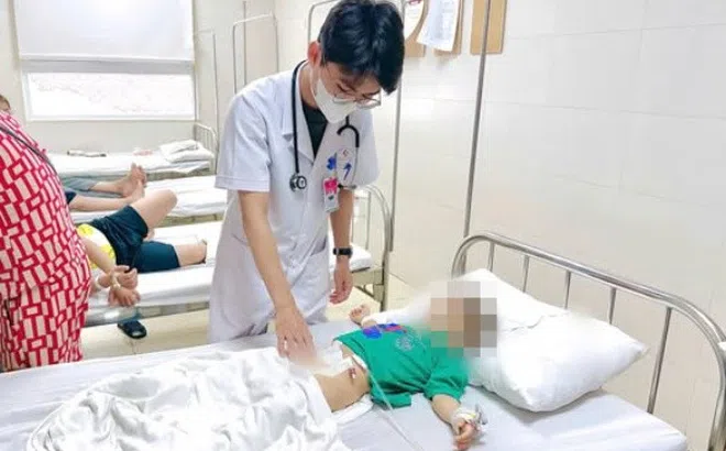 Phẫu thuật chỉnh hình dị tật tiết niệu thành công cho bé trai 3 tuổi