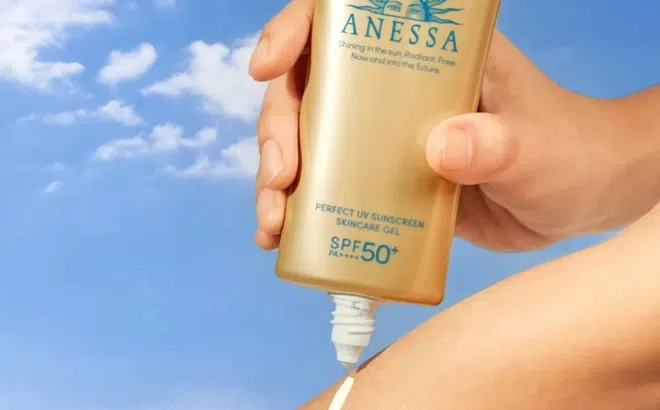 Thu hồi loạt phiếu công bố mỹ phẩm Anessa, DHC