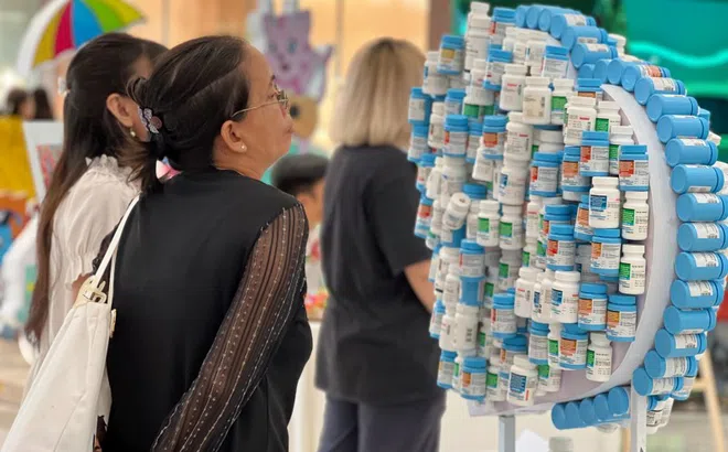 Có bao nhiêu người Việt Nam đang nhiễm HIV?