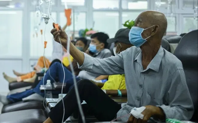 Không cần giấy chuyển tuyến: Người bệnh nhẹ gánh