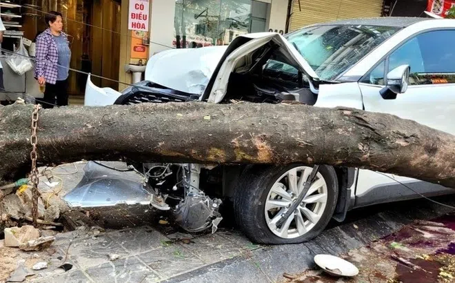 Nữ tài xế ô tô tông loạt xe máy ở Hà Nội: Một nạn nhân tử vong