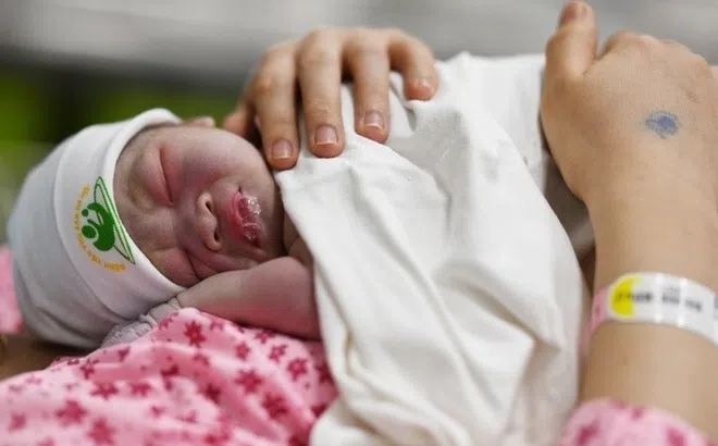 Bộ Y tế đề xuất hơn 151 tỷ đồng hỗ trợ các gia đình chỉ sinh 2 con gái