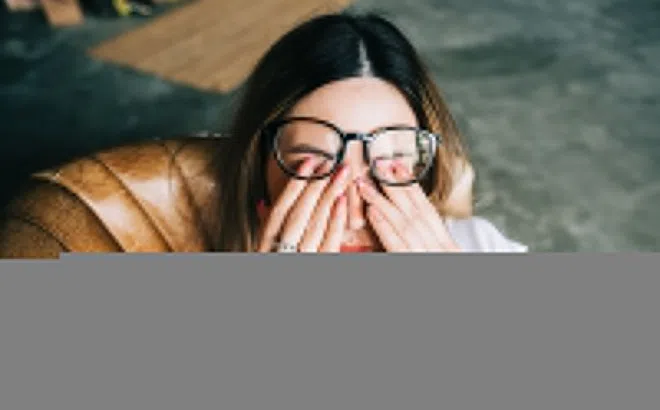 Sai lầm khiến mắt bạn ngày càng khô, ngứa