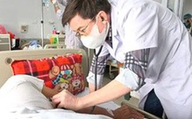 Ăn tiết canh, nem chua: Hai người nhập viện, mất thính lực vĩnh viễn