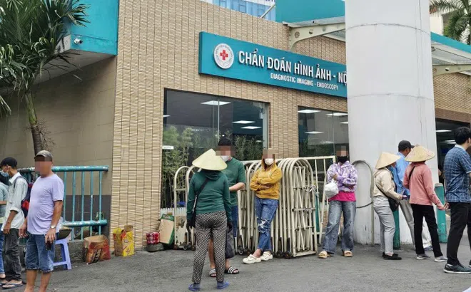 ‘Cò’ bệnh viện lại nóng ở TP.HCM