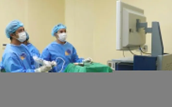 Nhìn mờ và đau đầu triền miên, cô gái không ngờ 'thủ phạm' trong não