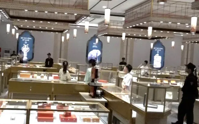 Shop bán hàng không rõ nguồn gốc ở Khánh Hòa với 29 thành viên người Trung Quốc