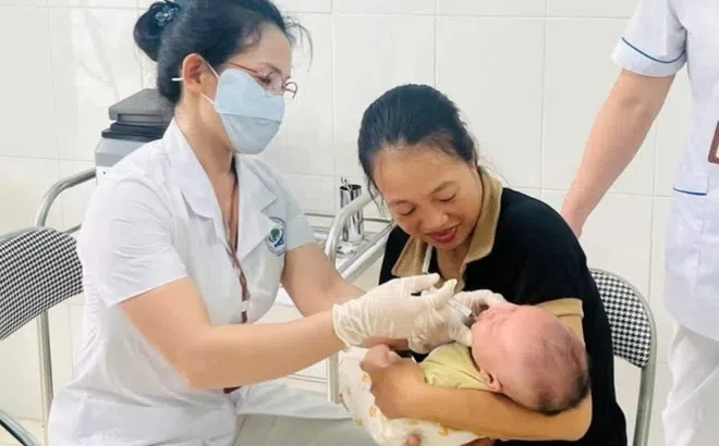 Loại vaccine đắt đỏ nay miễn phí cho trẻ sơ sinh trên cả nước