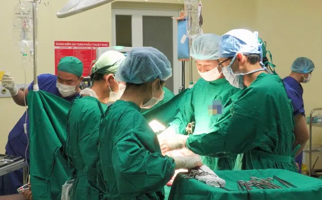 Vì mâu thuẫn nhỏ, nam thanh niên bị đâm xuyên từ lưng ra bụng