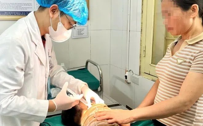 Sốt kéo dài, bé trai nhiễm vi khuẩn cực độc