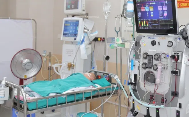 Bé trai tím tái, nguy kịch chỉ sau 3 ngày sốt