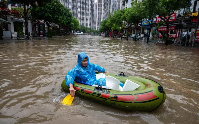 Hà Nội ngập sâu, điều ít ai để ý nhưng có thể gây hại khôn lường