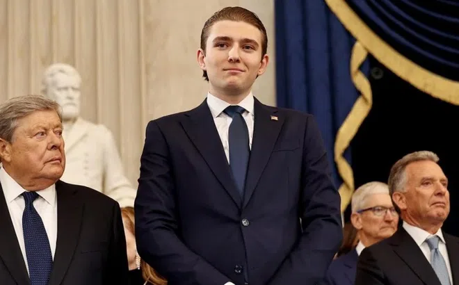 Bí mật giúp Barron Trump cao hơn 2 m ở tuổi 19