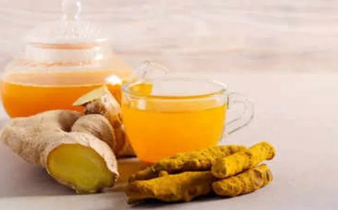 4 nhóm người cần thận trọng khi uống trà nghệ