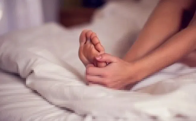 Dấu hiệu suy thận biểu hiện ở tay chân