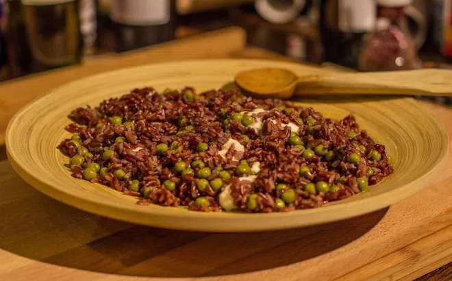 Sốc: Phát hiện đĩa 'thân thiện môi trường' rò rỉ hóa chất độc hại vào thức ăn