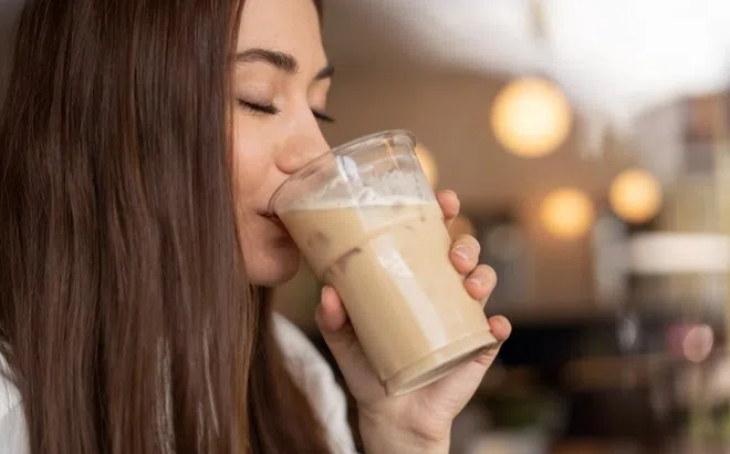 Điều gì xảy ra khi ngày nào cũng uống cà phê sữa?