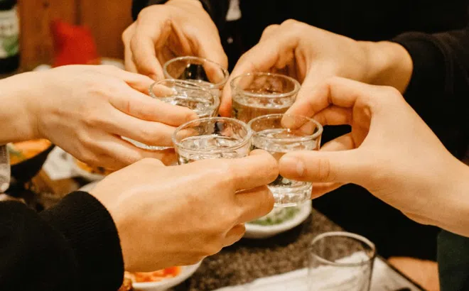 6 loại nước hại gan nhiều người Việt đang uống hàng ngày