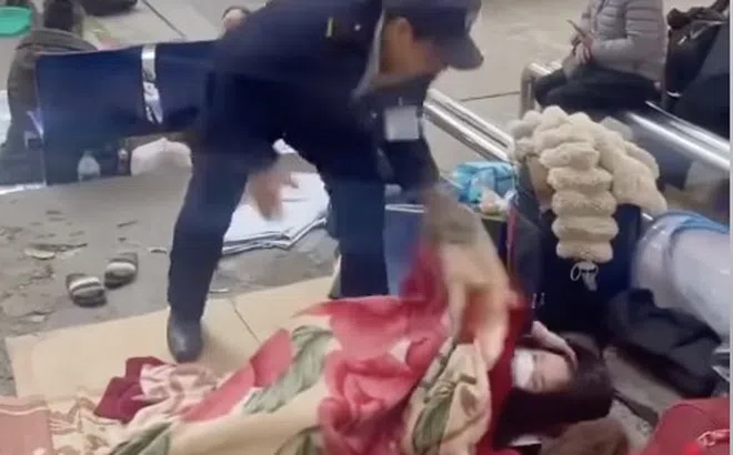 Bệnh viện Bạch Mai yêu cầu cho thôi việc bảo vệ ‘ném chăn’ người nhà bệnh nhân