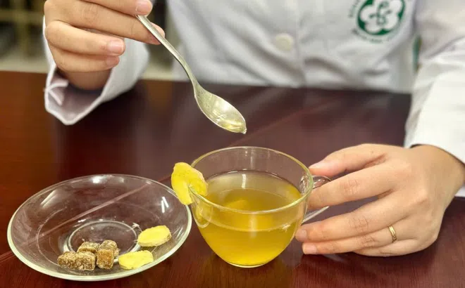 Cách dùng trà gừng, đường nâu giảm ho, ngừa cảm lạnh