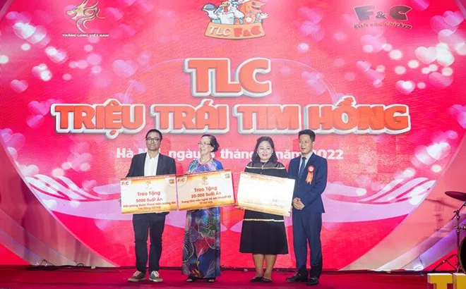 Thấy gì qua Chương trình “TLC - Triệu trái tim Hồng”